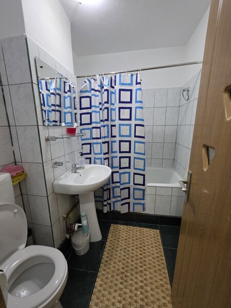 Trapezului, 5 minute metrou 1 Decembrie 1918, bloc 1978, reabilitat