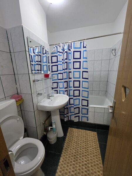 Trapezului, 5 minute metrou 1 Decembrie 1918, bloc 1978, reabilitat