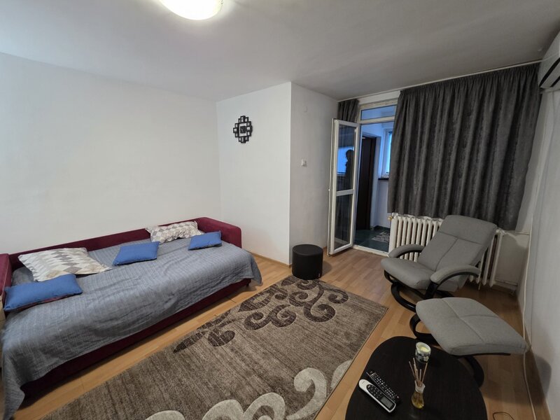 Trapezului, 5 minute metrou 1 Decembrie 1918, bloc 1978, reabilitat